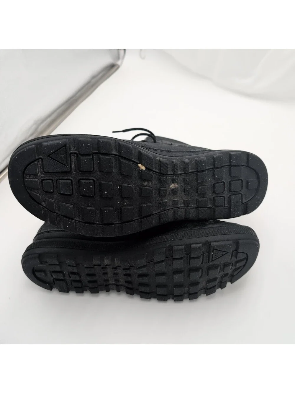 Nike ACG Woodside 2 Triple Black Leather Boots Men's US 11 Hiking 525393-090